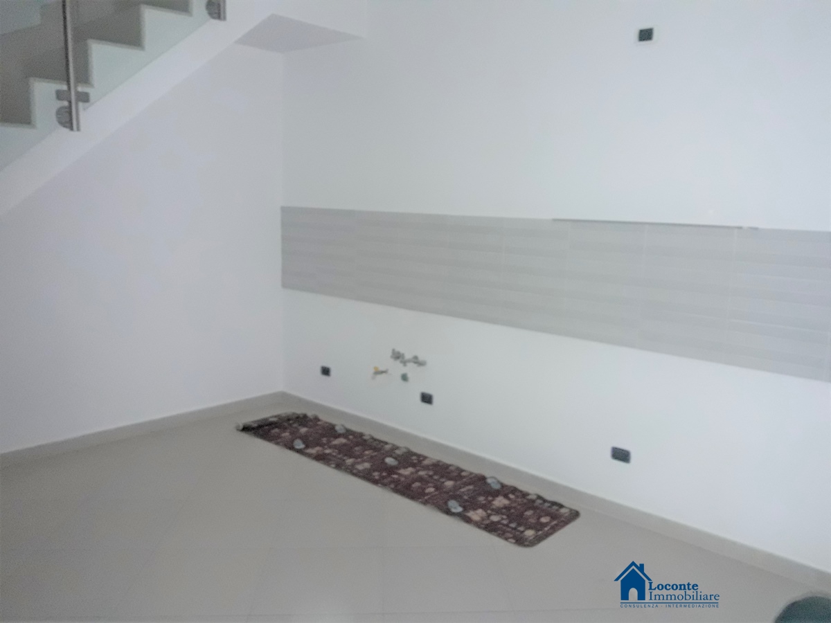 Villa Unifamiliare - Indipendente CASAMASSIMA vendita  Casamassima  Loconte Immobiliare
