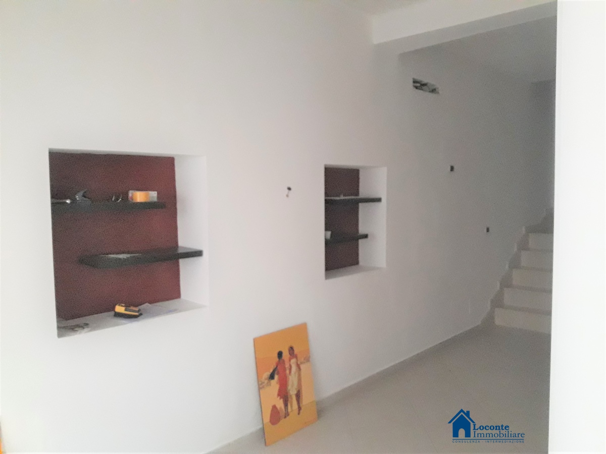 Villa Unifamiliare - Indipendente CASAMASSIMA vendita  Casamassima  Loconte Immobiliare