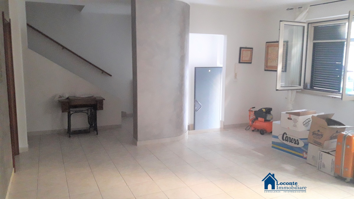 Villa Unifamiliare - Indipendente TRIGGIANO vendita  Triggiano  Loconte Immobiliare